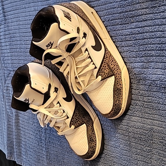 NIKE AIRS HIGH TOPS - Picture 3 of 9